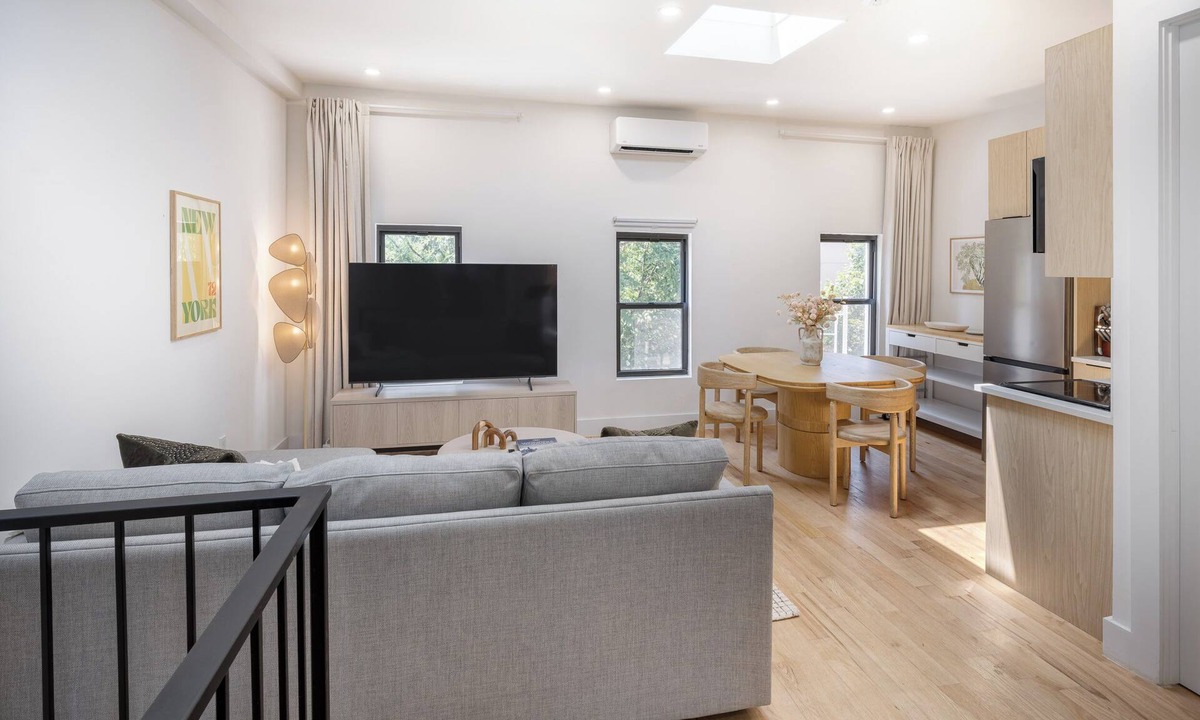 Williamsburg Hotel | One-Bedroom Penthouse Hotel-Suite in Williamsburg!