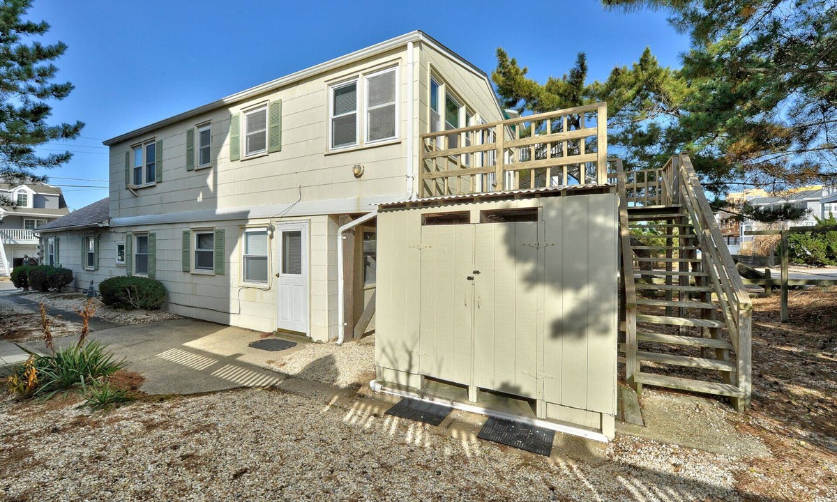 Beach Haven Gardens House | One House From the Beach/Beach Haven Gardens Duplex Saturday to Saturday rental.