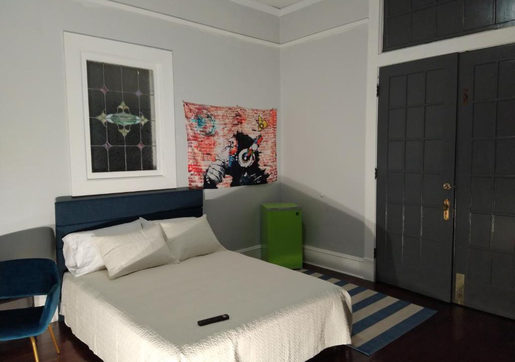 Winder Hostel | One Queen Bed Suite with full house amenities Rm 2