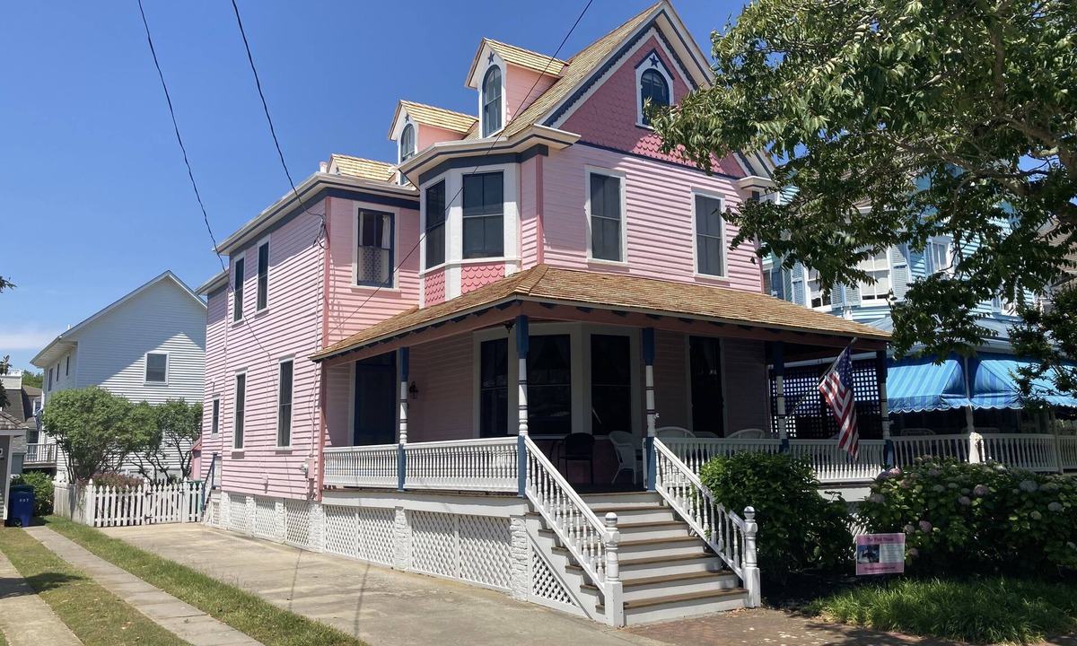 Cape May House | One Short Block to Beach - Spacious Victorian - 1st Floor Bed and Bath