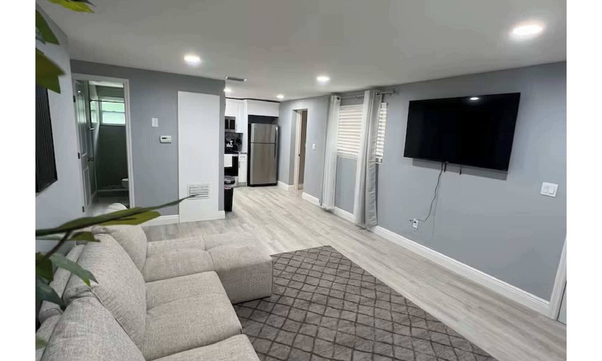 Old Grove House | Open Home Suites - 3 bed 1 bath