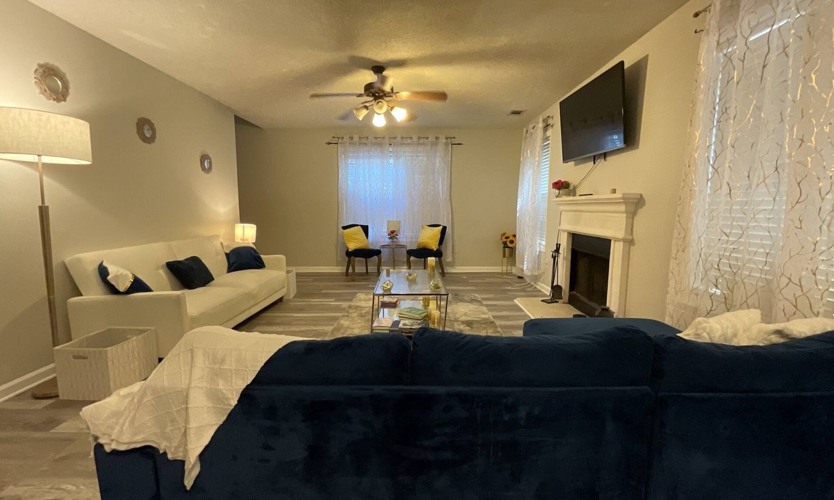 Cliftondale House | Original BeeNomadic ATL, Comfy Home Minutes From Airport & Downtown