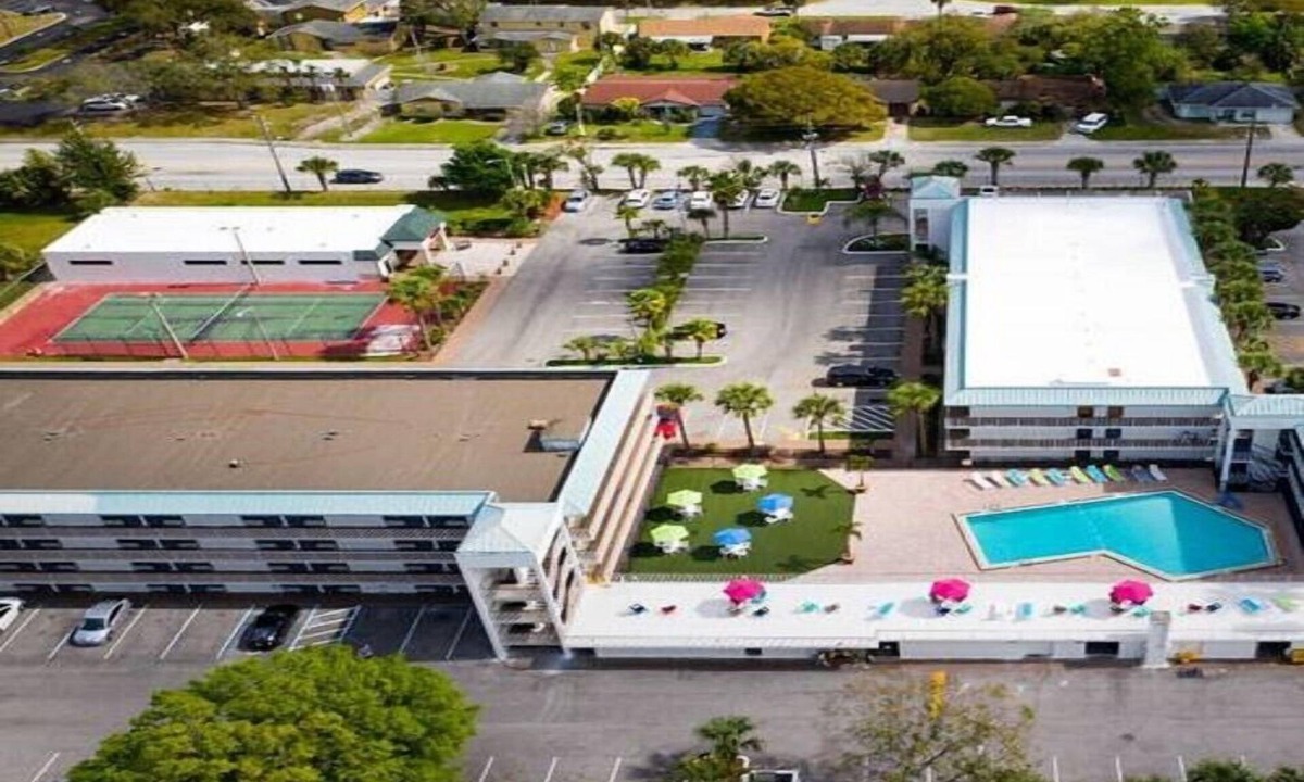 Historic Downtown Kissimmee Hotel | Original Room with 2 DBL Beds, Pool and Fitness Center