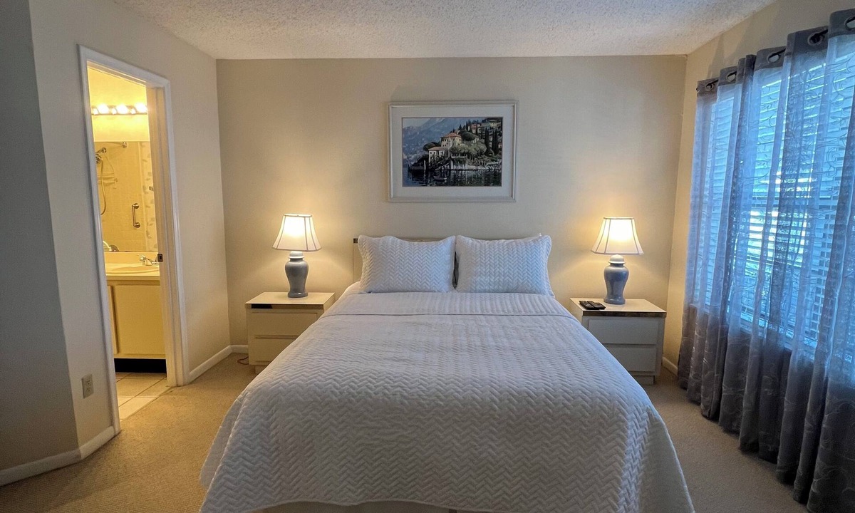 Ventura Condo | Orlando Ventura Gated Community, Pools/hot tub, tennis, golf, restaurant