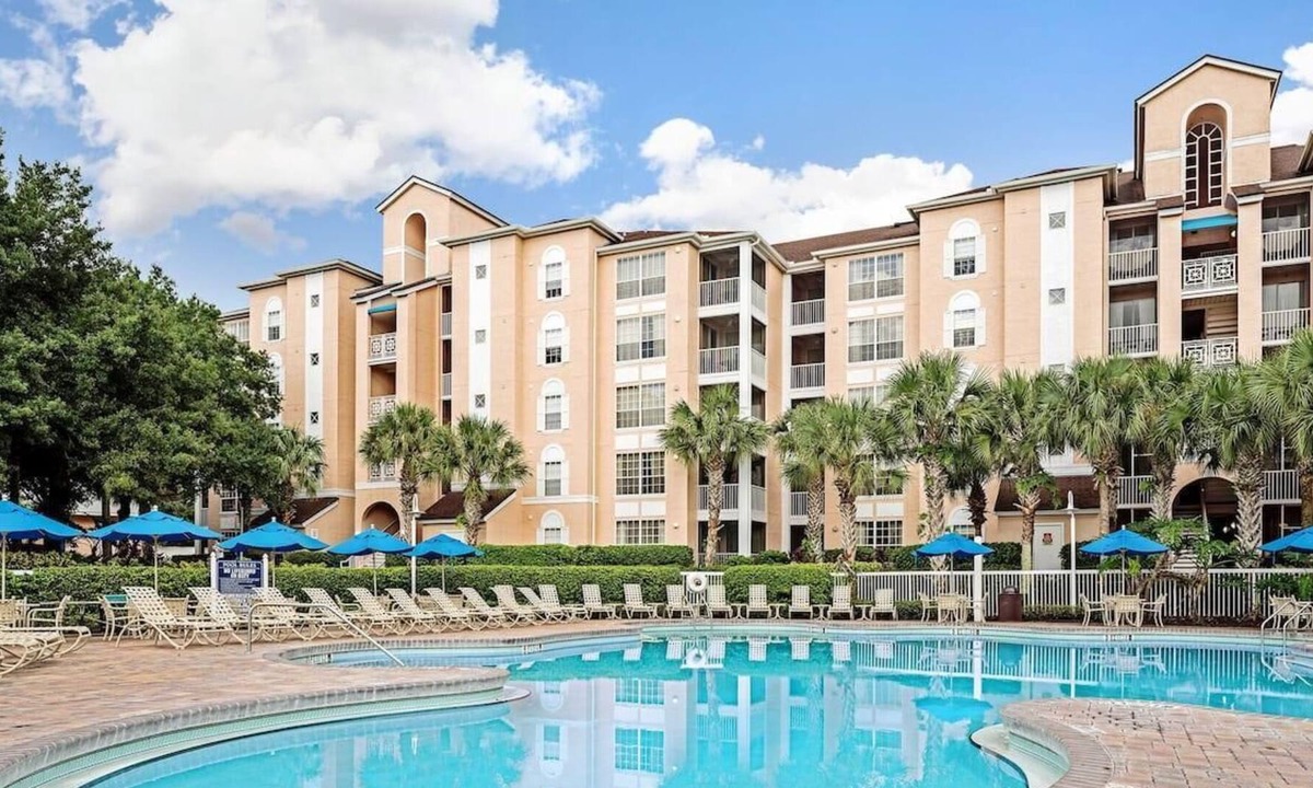 Florida Central Atlantic Coast Resort | Outdoor Swimming Pools, 4 Convenient Units, Mini-Golf and Basketball, Mini-Golf