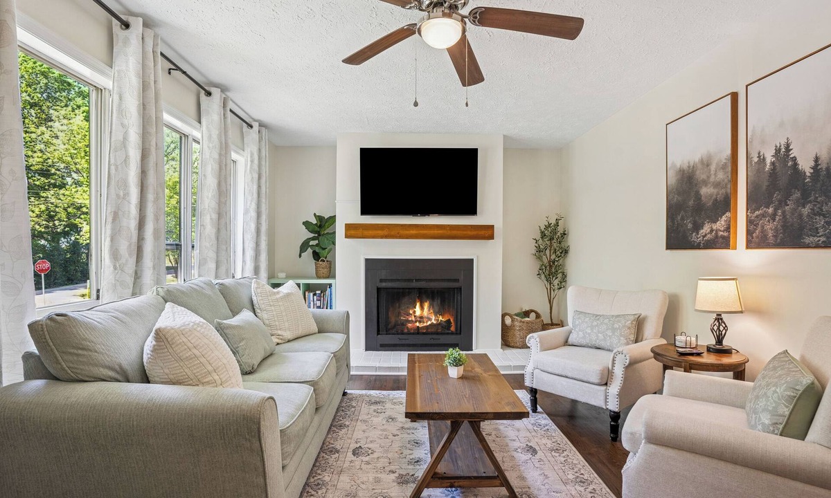 Locust Grove House | Outlet Mall+Great Dining+Family Friendly+Cozy Home