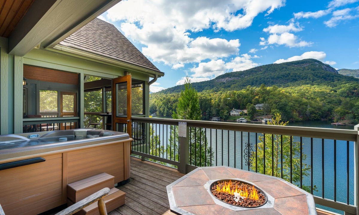 Lake Lure House | Over the Edge - Lakefront, Hot tub, Sleeps 10, Two kayaks