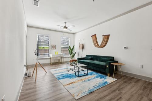 Farragut Apartment | Overlook 3005 Luxe Modern Corporate 2Bd Apt