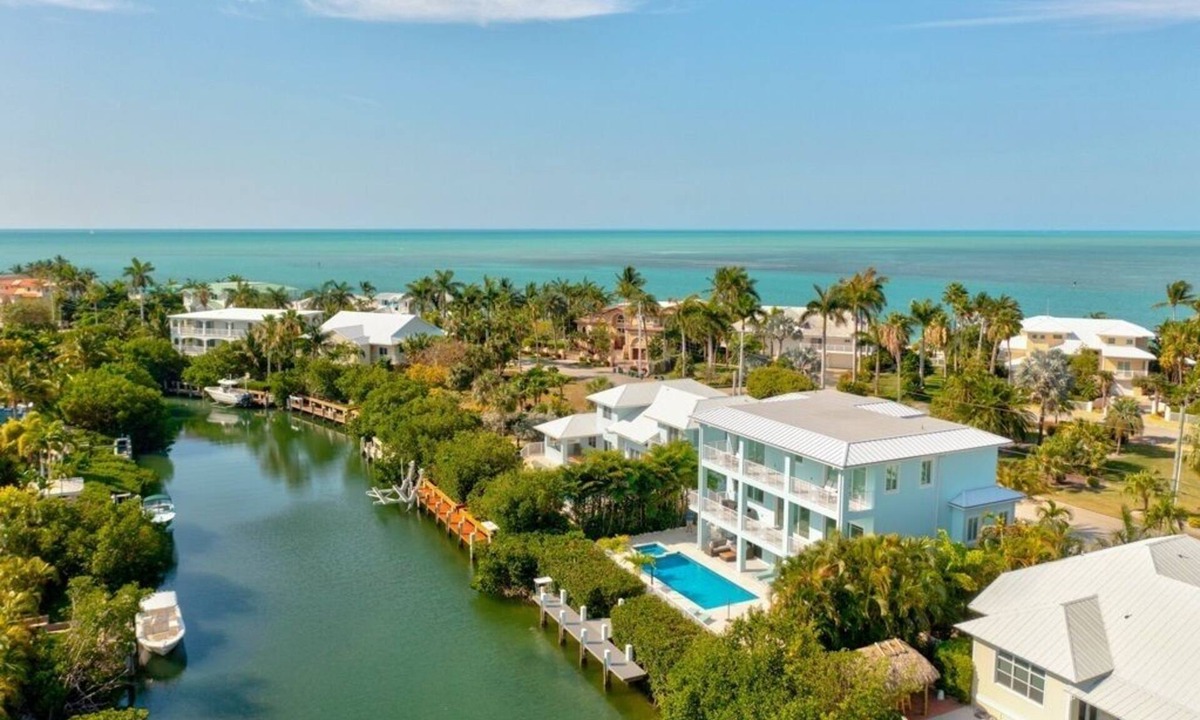 Coury House | P70 - Stunning 5 bed, 5 bath home with dockage and