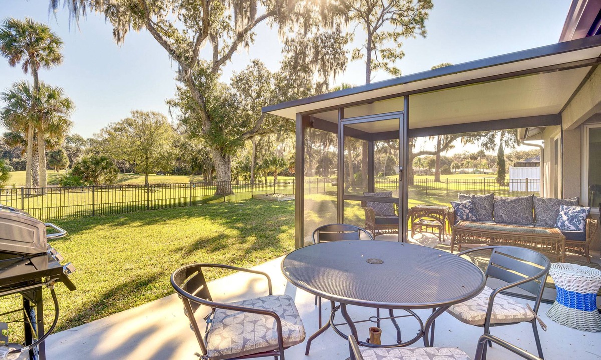 Palm Harbor House | Palm Coast Home w/Screened Patio, 3 Mi to Beach!