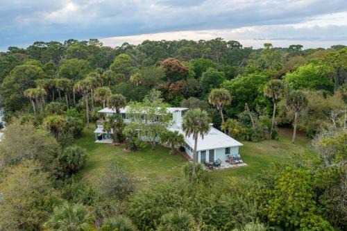 Melbourne Village House | PALM POINT: Oasis In The Heart Of Melbourne