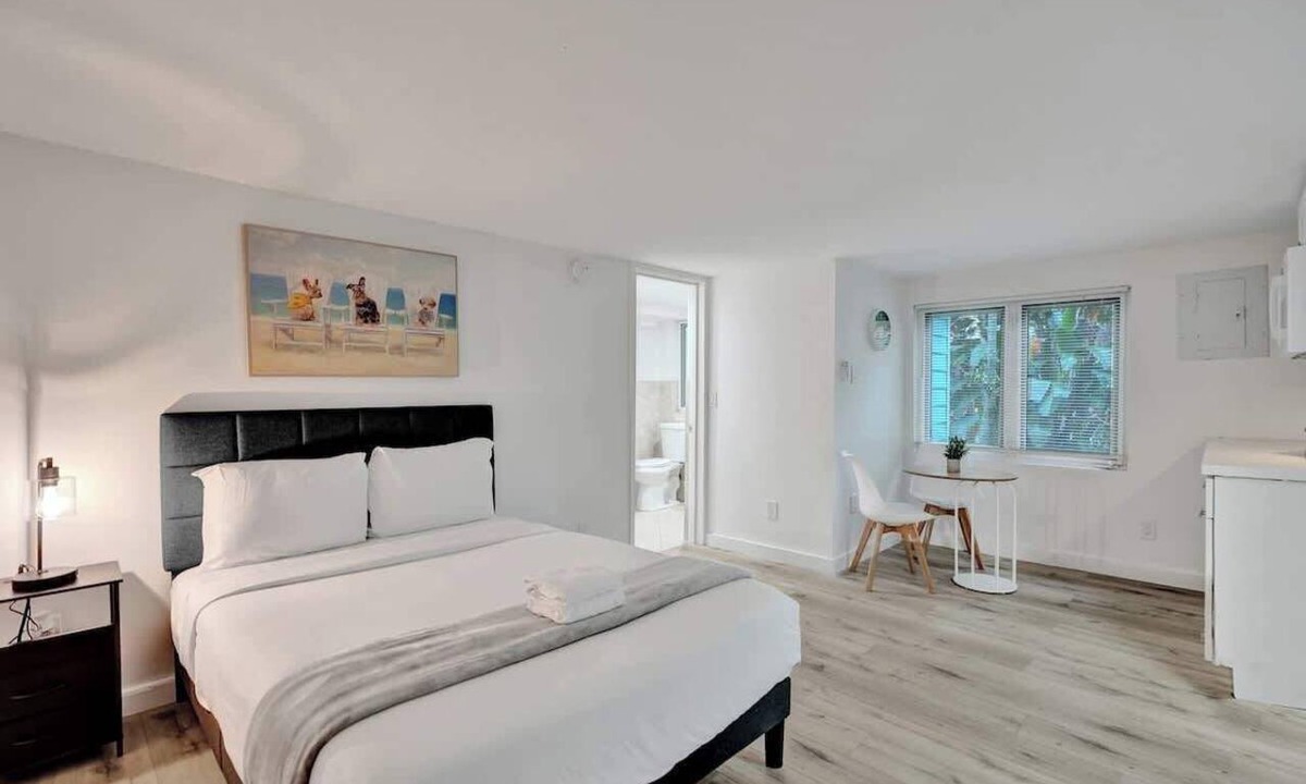 Sailboat Bend Apartment | Palm Tropical Oasis Studio with Pool