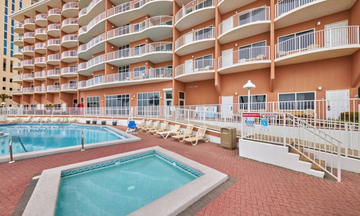 West Panama City Beach Hotel | Palmetto | Classic King + Kitchen | Couples Getaway | Steps to Sand