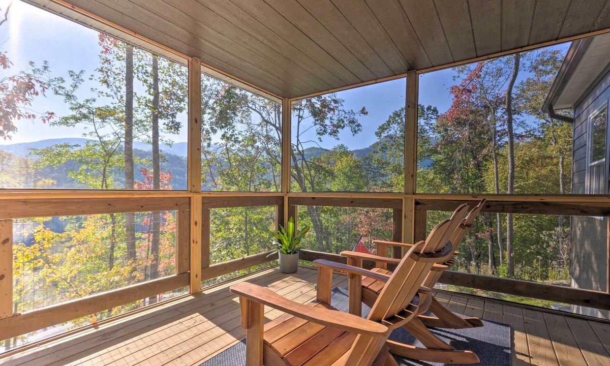 Marion House | Panoramic Mtn Views & Hot Tub! Secluded Marion Gem