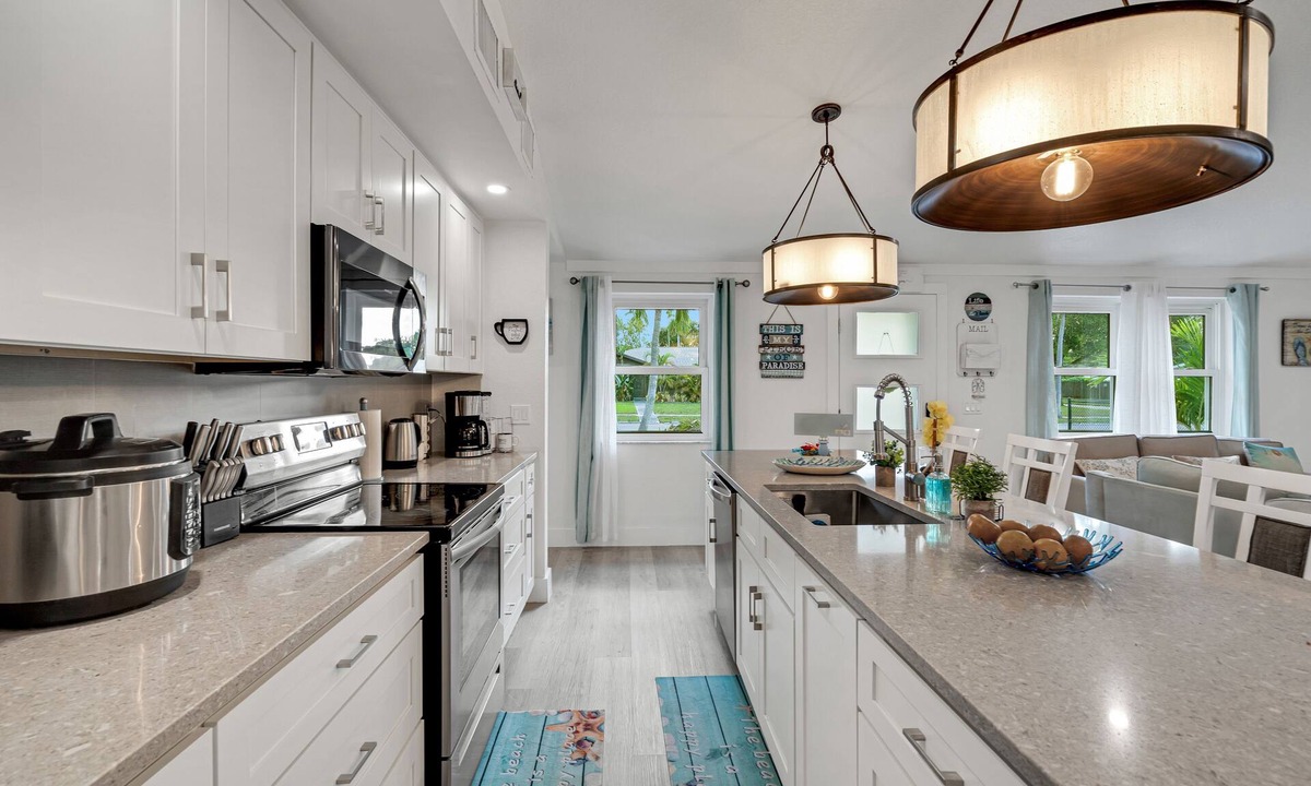 West Bradenton House | Paradise Beach House 3 Bedroom Home by Redawning