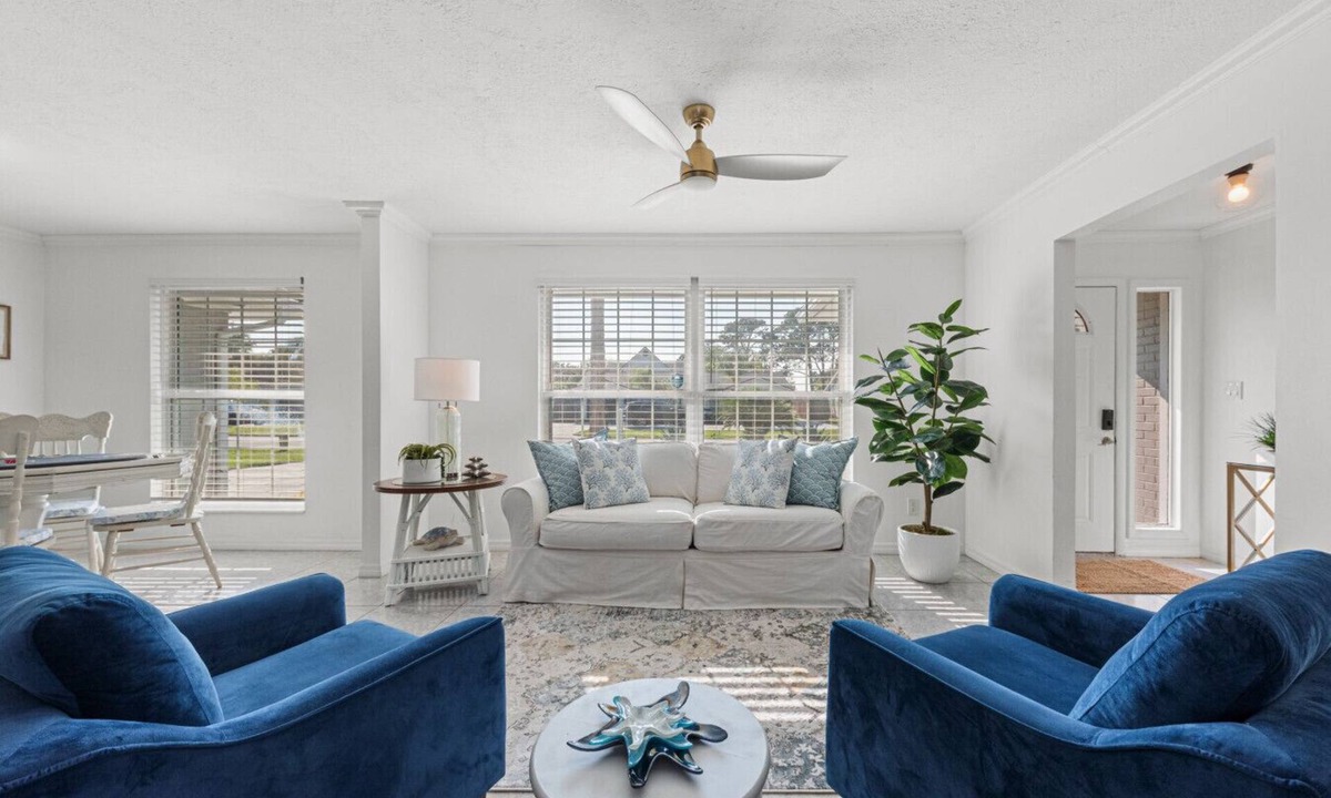 Dolphin's Cove House | Paradise Cove Retreat
