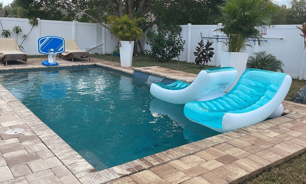 Trailer Estates House | Paradise Heated Pool Home Near IMG Academy and Siesta Key Beach.