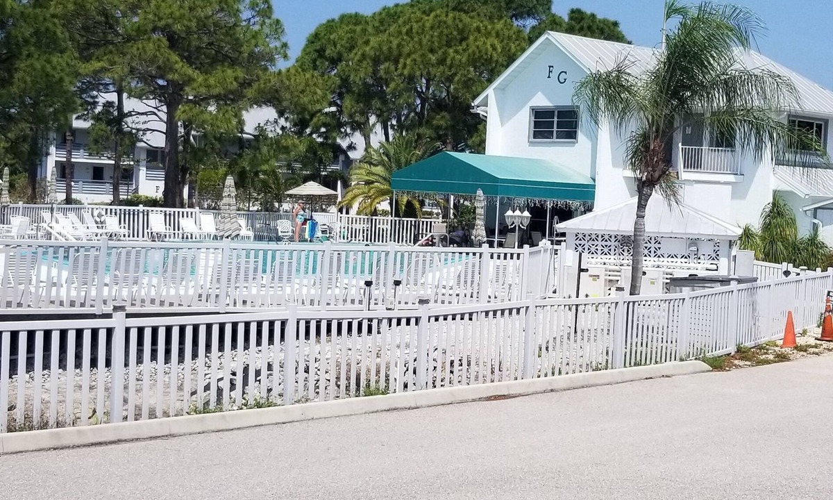 Englewood Condo | Paradise in sunny Englewood FL - immaculate 1st floor condo close to beaches!