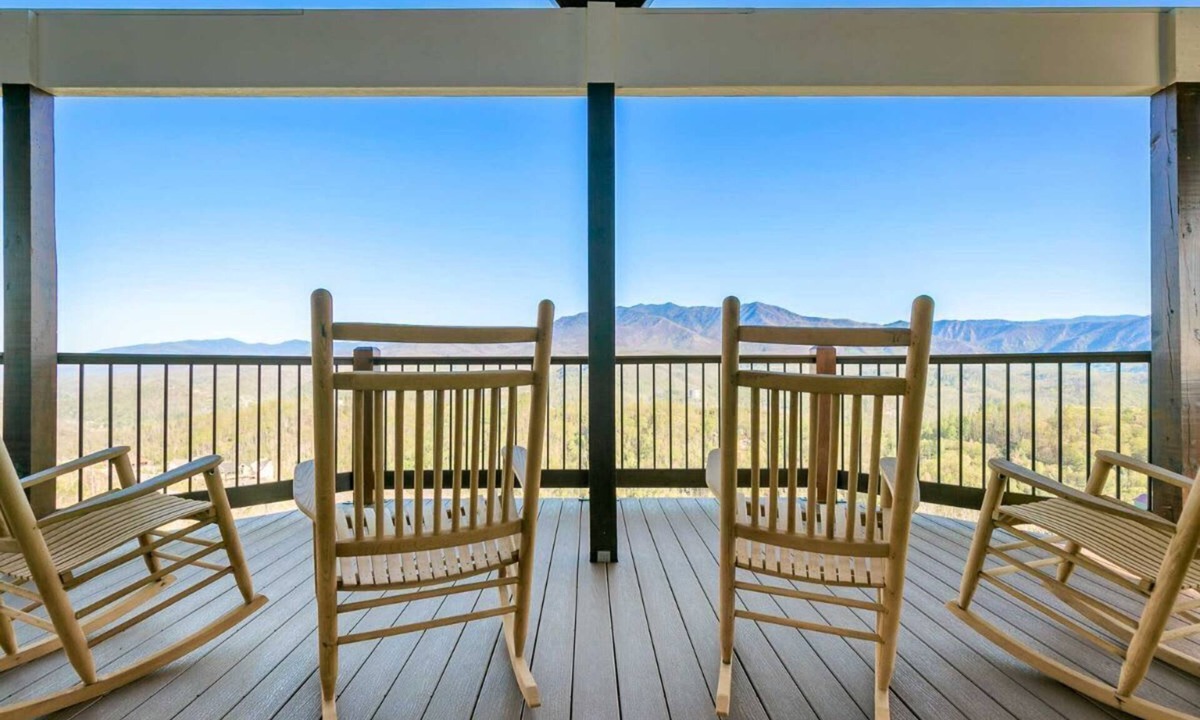 Chalet Village North Cabin | Paradise Peake PoolTable | HotTub | Epic View