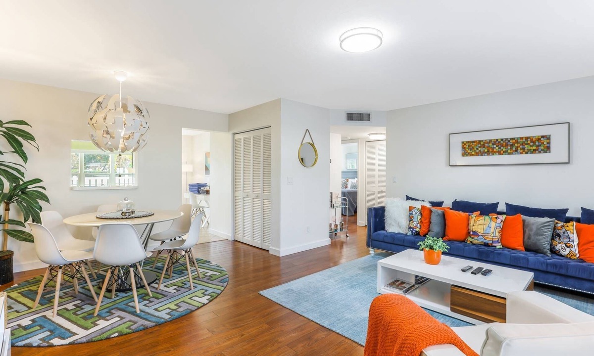 Park Shore Condo | Park Shore Upscale modern condo West of 41, patio w/grill & covered parking
