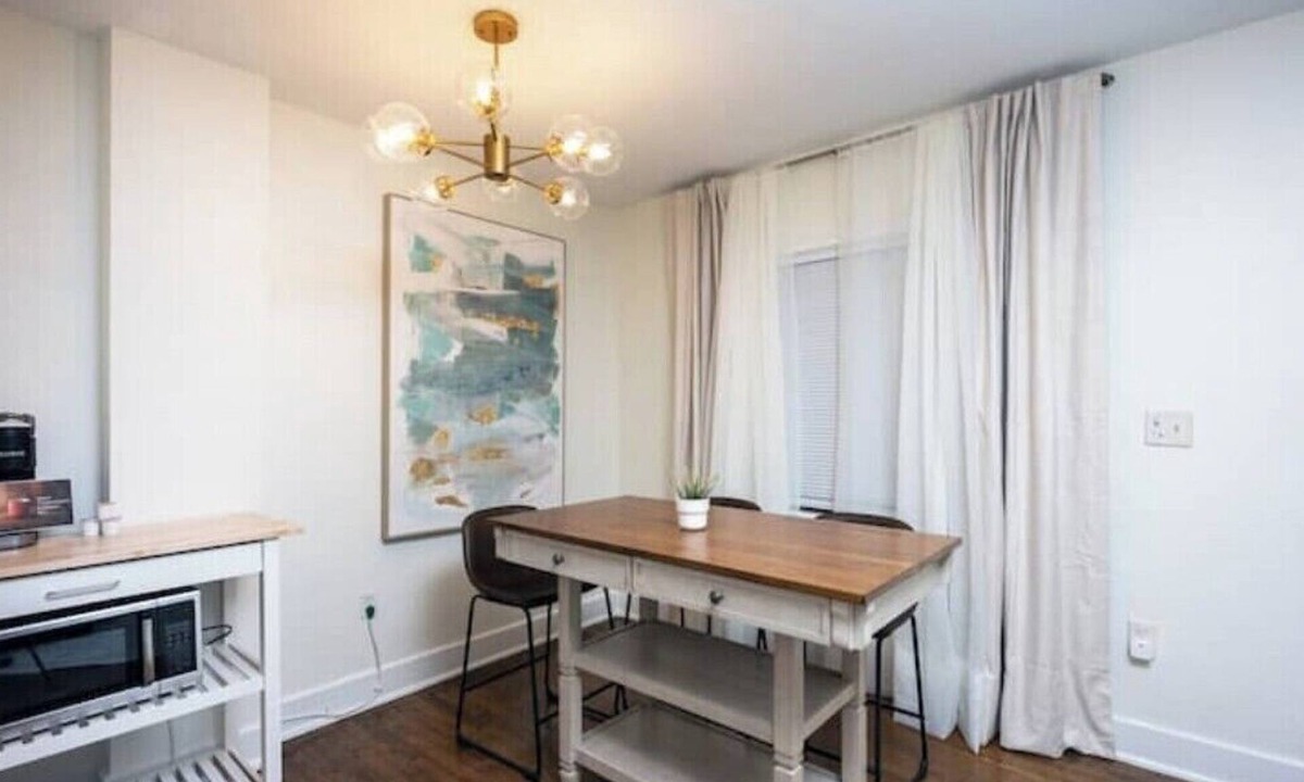 Historic Uptown Apartment | Parkside Duo