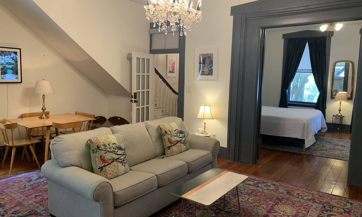 Historic District - North Apartment | Parlor Apartment on Abercorn: Facing Colonial Park