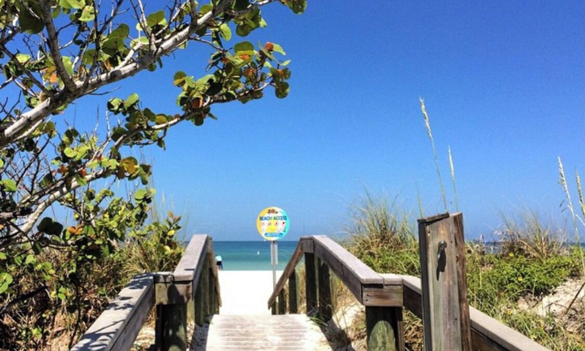 Pass-a-Grille House | Pass-a-Grille Beach Home - Footsteps from the beach!