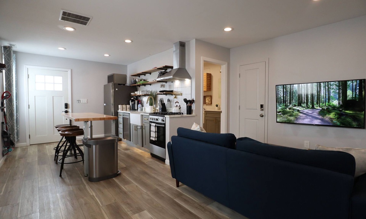 Bellmawr Apartment | ★Patio★Parking★300Mbps★15min->AirPort&CenterCity★