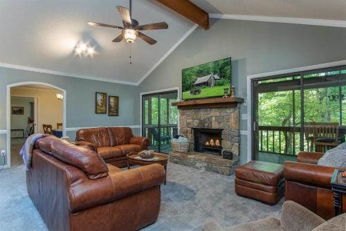 Brevard House | Peace of Heaven in Connestee · Peace of Heaven in Connestee Fall