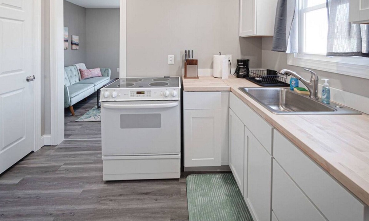 Sulphur Springs House | Peaceful 2-bedroom house with AC in Tampa