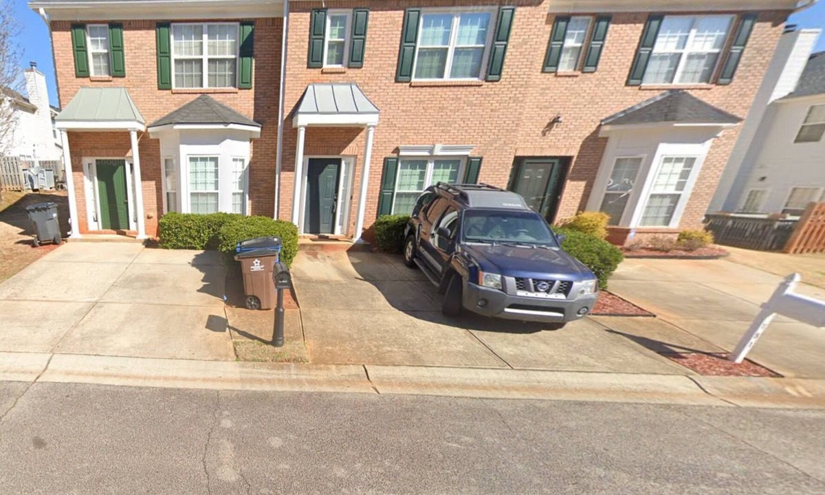 McDonough House | Peaceful 2BR/3BA Townhome