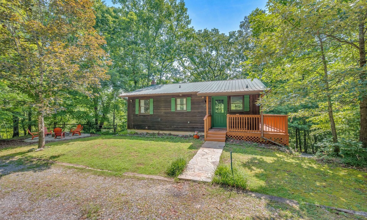 Lake Lure Cabin | Peaceful 3 bedroom family mountain getaway in the trees with Mirror Lake Access.