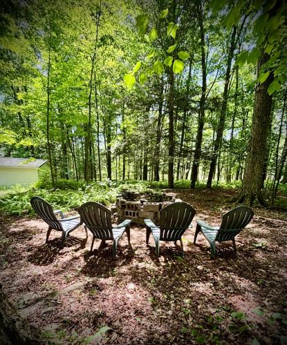 Afton House | Peaceful 5-Acre Escape Near Animal Adventure with California King & Fire Pit