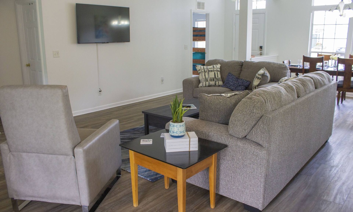 Northside House | Peaceful and Quiet Family Getaway near drive-on beach