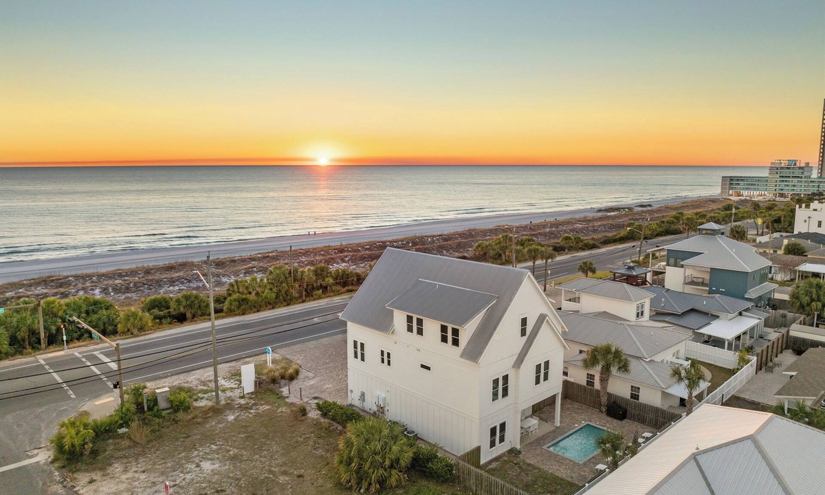 Bid-a-wee Beach House | 🌊 Peaceful Easy Feeling - Keep Calm & Pool On - Gulf Front Home! Sleeps 20!