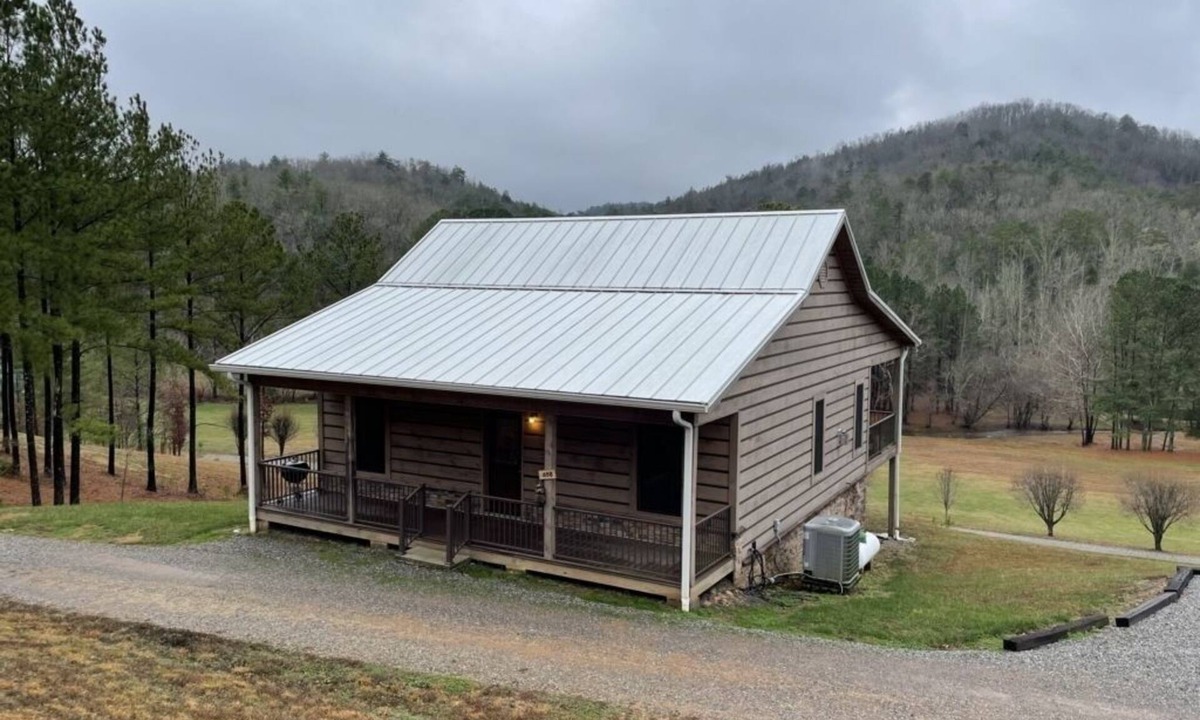 Tellico Plains Cabin | Peaceful family cabin near fishing with over 100 acres of mountain and field trails to explore!