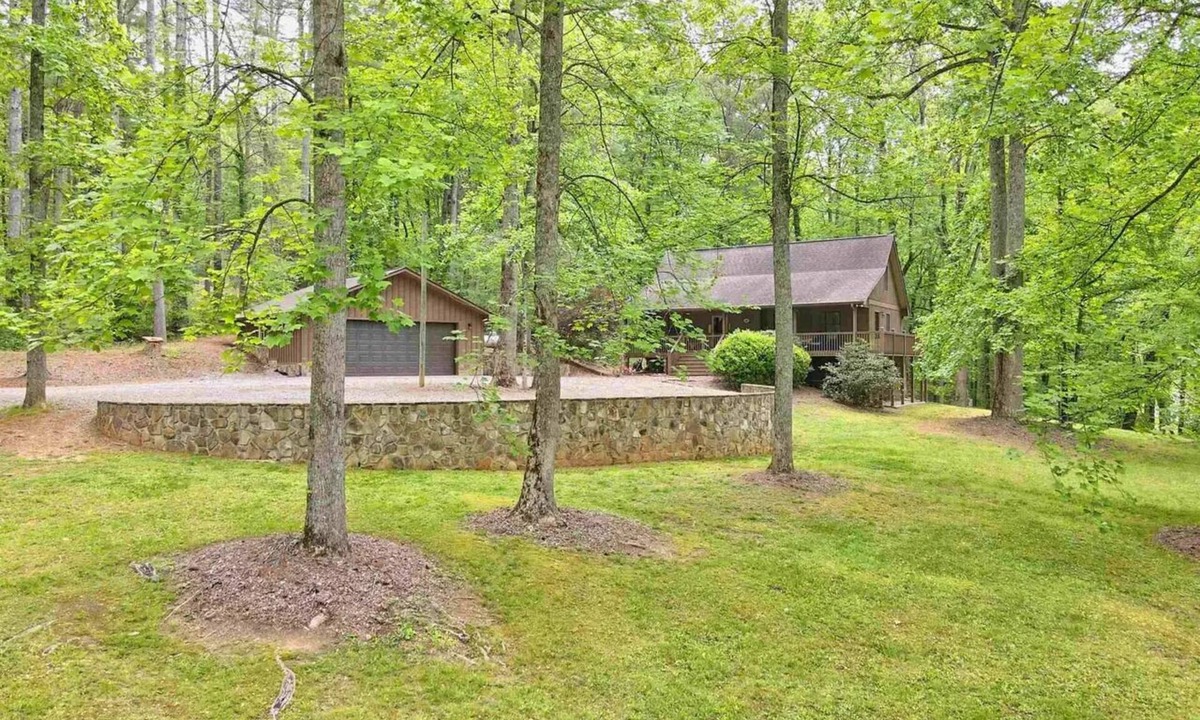 Tiger House | Peaceful Gated Retreat on Murray Cove