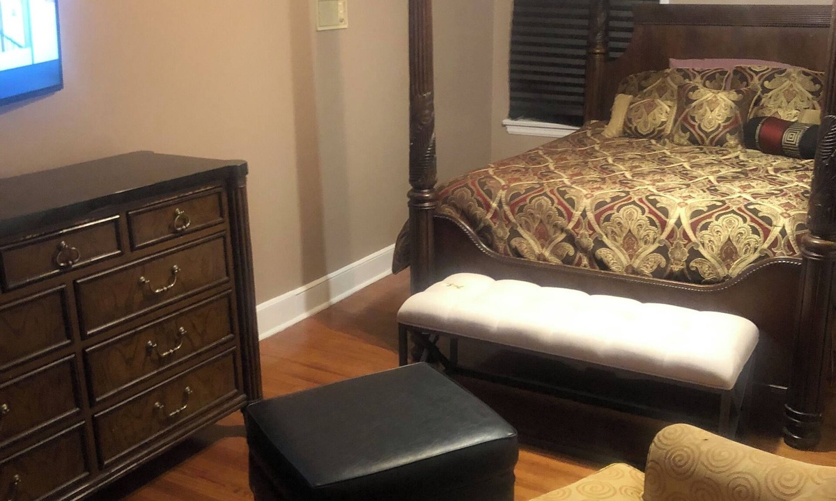 Metter House | Peaceful Getaway in small town. That has everything you need in walking distance