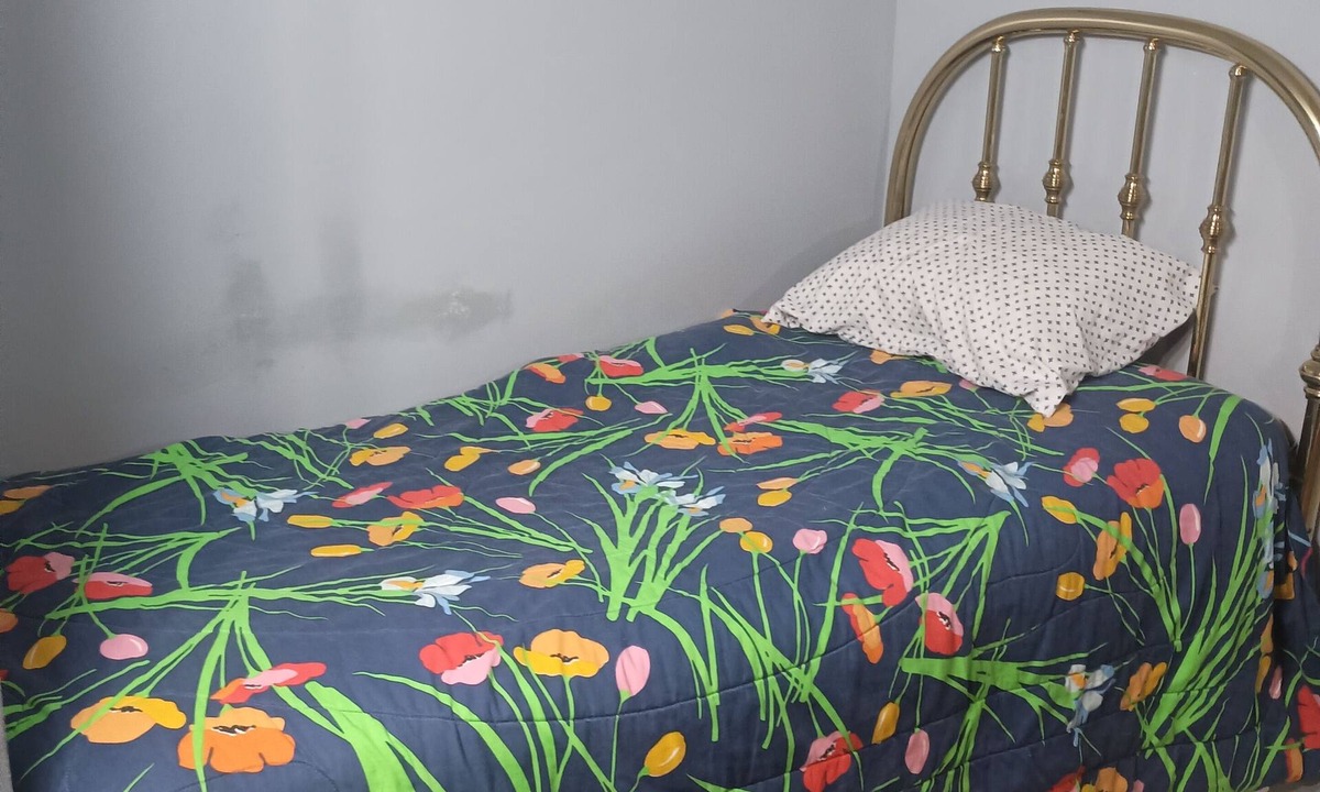 Oaks Apartment | Peaceful ground floor 1-bedroom apartment with AC