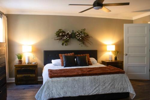 Columbus House | Peach State Hideaway The Columbus Escape
