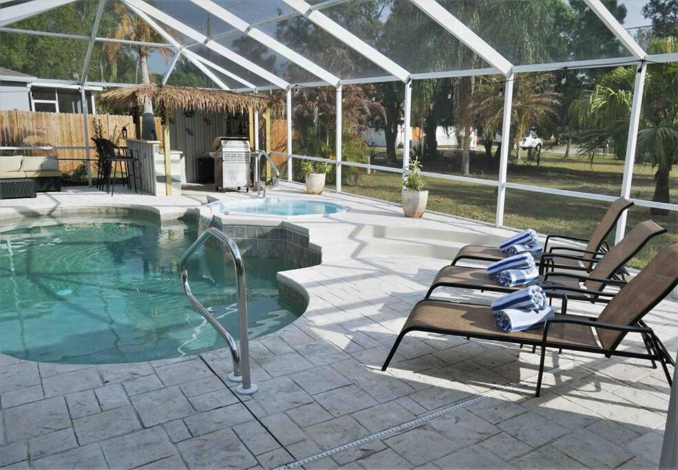 Port Charlotte House | Peachland getaway with pool and tiki bar