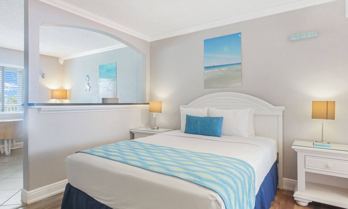 Clearwater Beach Condo | Pelican Pointe 311:Walk to Beach~Pool~Free Parking