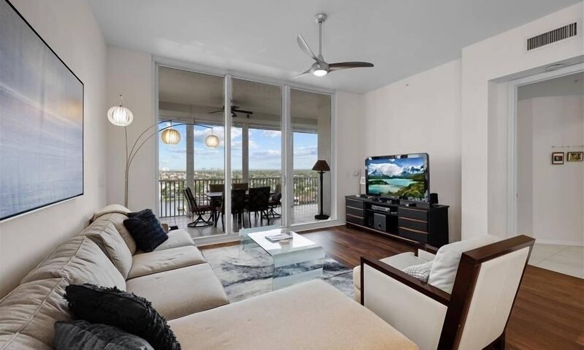 Vanderbilt Beach Condo | Penthouse 3 bedroom condo at Regatta - REG 2-PH01
