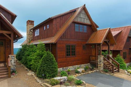 Elk Park House | Peregrine's Perch at Eagles Nest