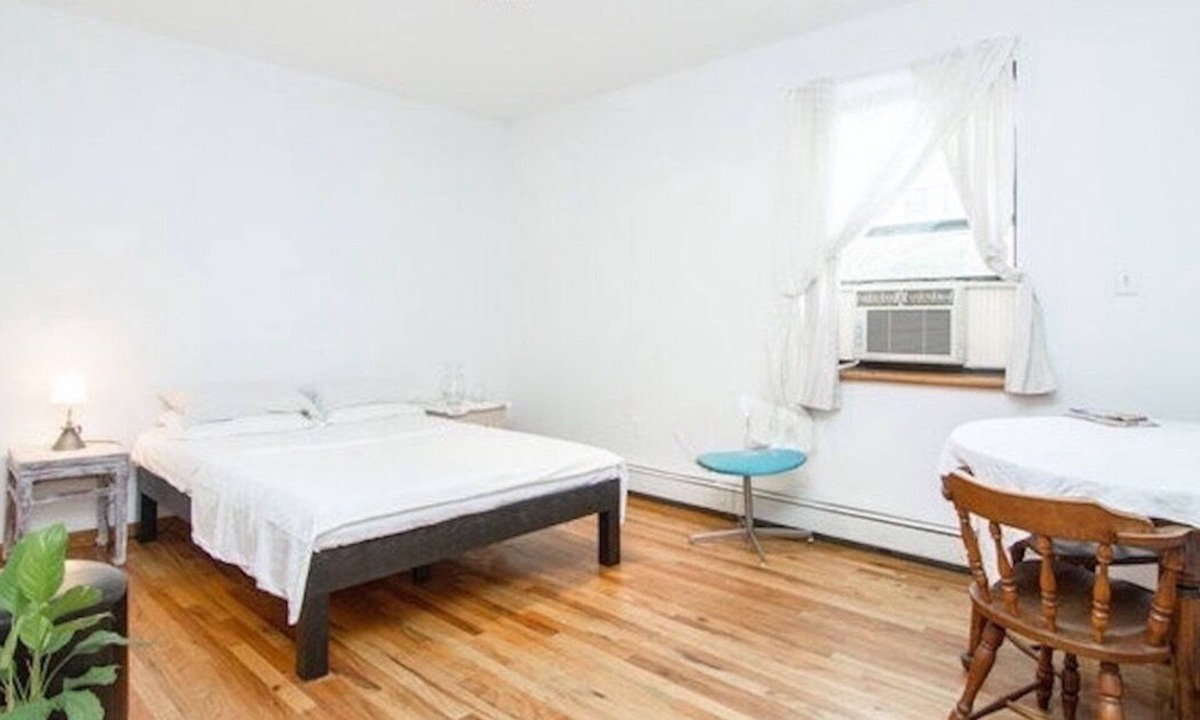 Chinatown Apartment | Perfect 1-bdrm with bath in funky Lower East Side