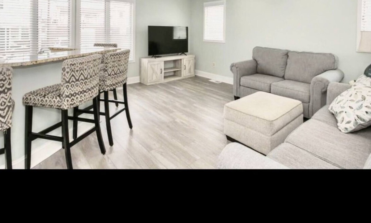 Margate City Condo | Perfect condo on the strip, one block from beach