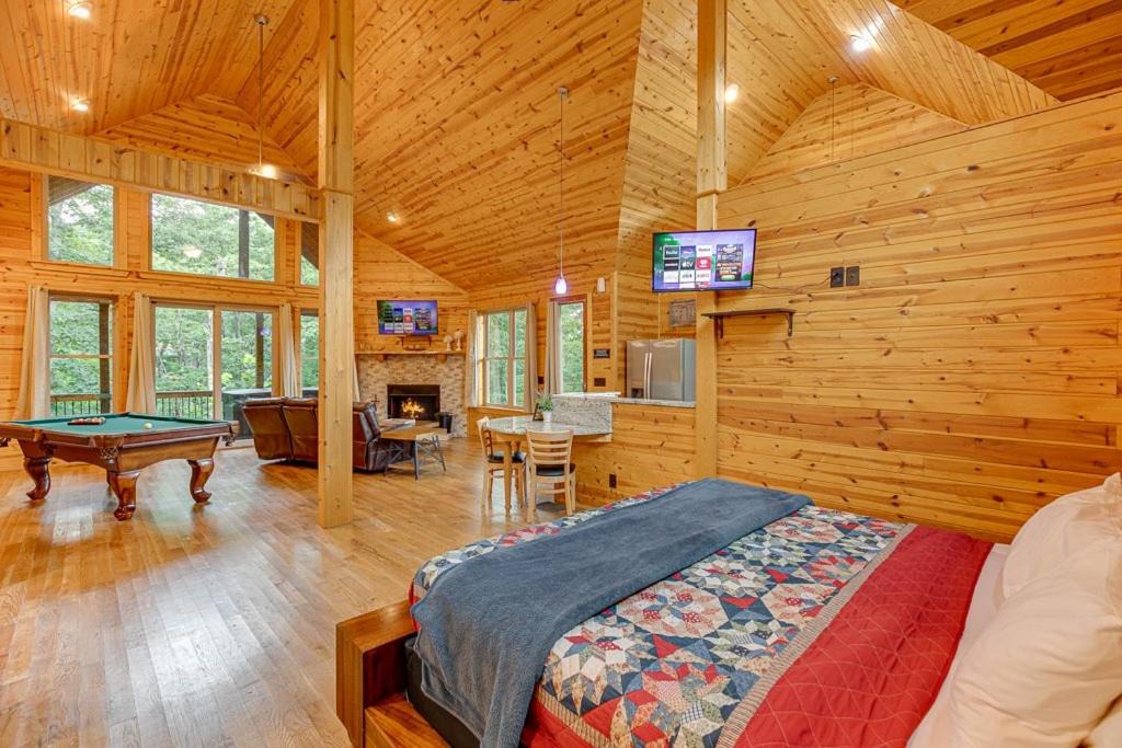 Cleveland House | Perfect Couples Cabin w 2 Person Spa Bath