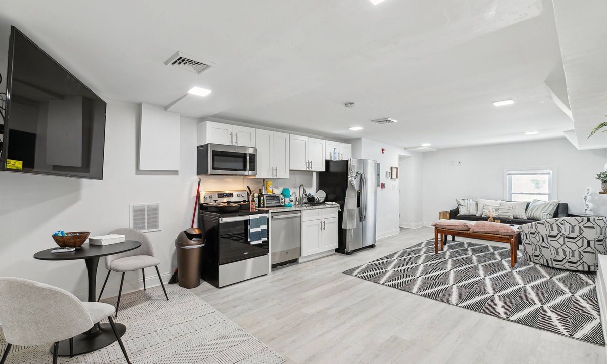West Bristol House | Perfect Escape! Luxurious High-End Modern Oasis