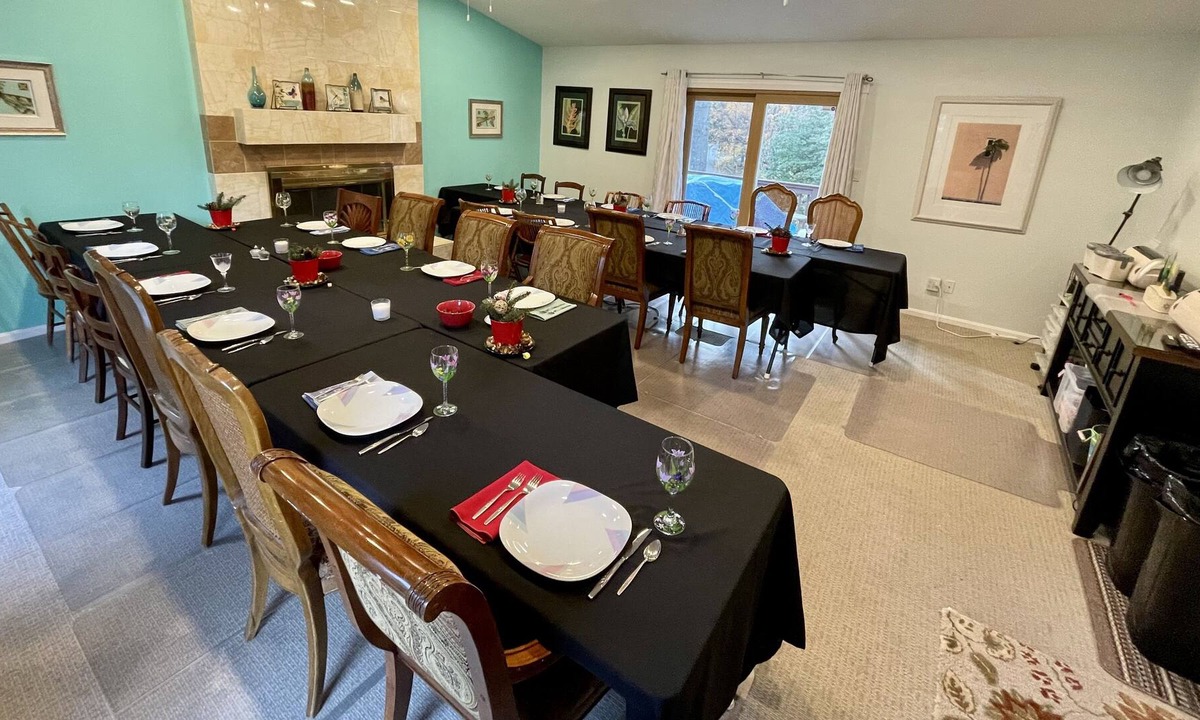 Epping Forest House | Perfect for Weddings, Crafters, & Commissioning Week- Sleeps 10! Great Reviews.