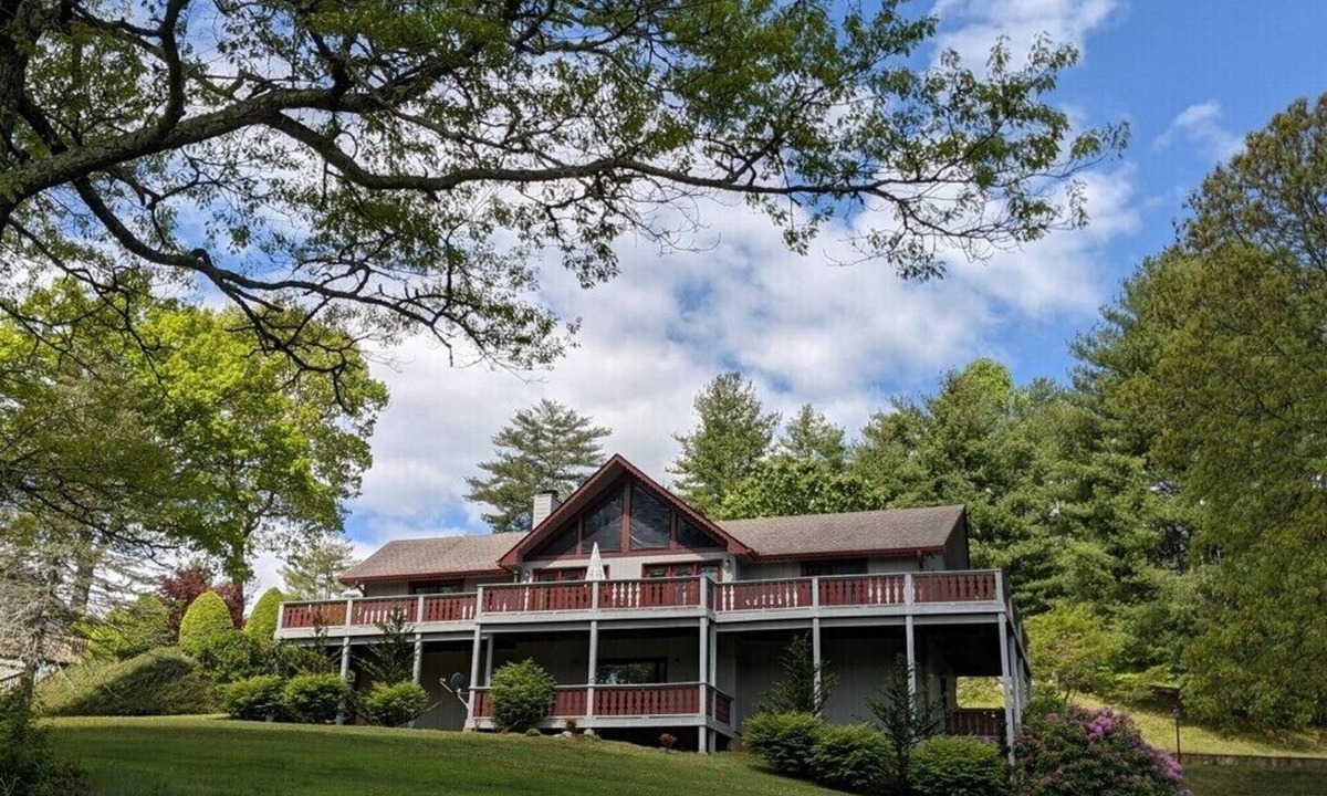 Sky Valley House | Perfect location in Sky Valley
